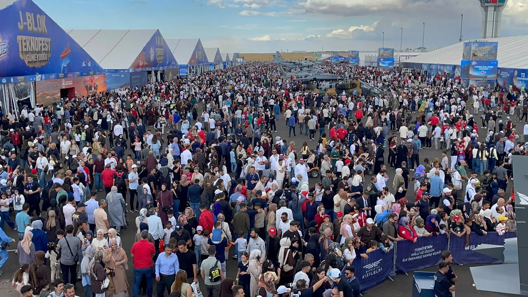 Cumhurbaşkanı Erdoğan Şanlıurfa'da TEKNOFEST gençliğiyle buluştu