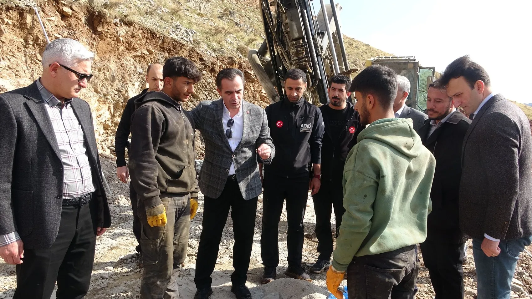 Bitlis'te çığ riskine karşı 1270 metrelik kar perdesi yapılacak