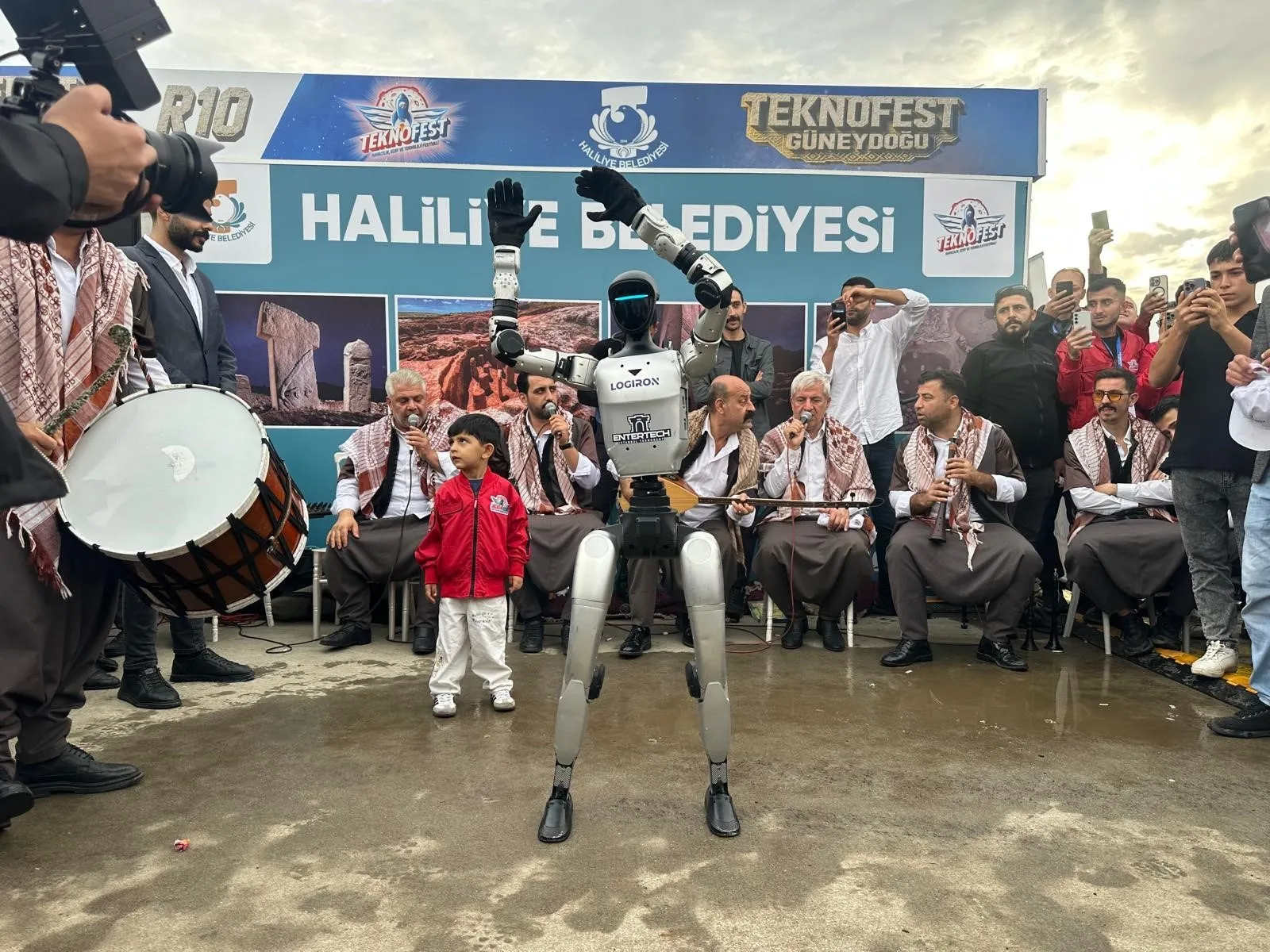 Şanlıurfa'da TEKNOFEST coşkusu yağmura rağmen hız kesmeden devam ediyor