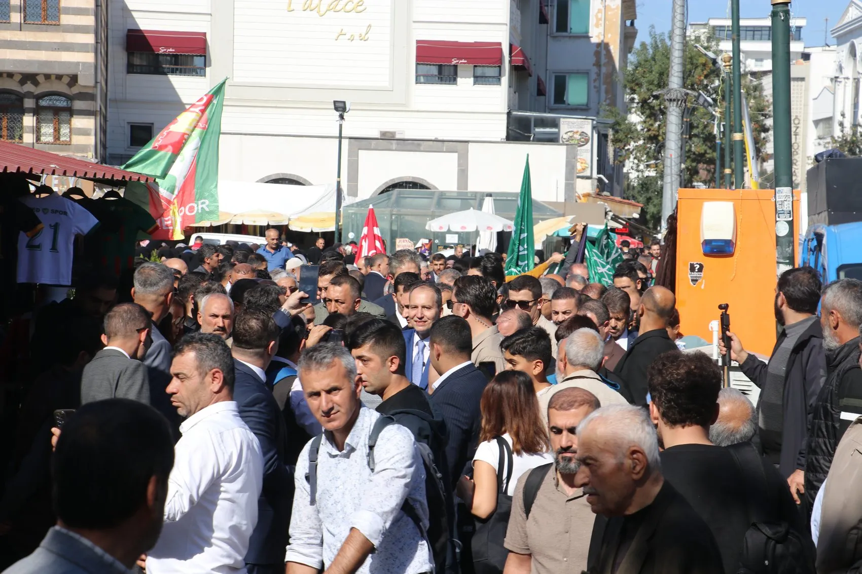 Fatih Erbakan Diyarbakır'da ana dil ve terörsüz Türkiye süreci hakkında konuştu