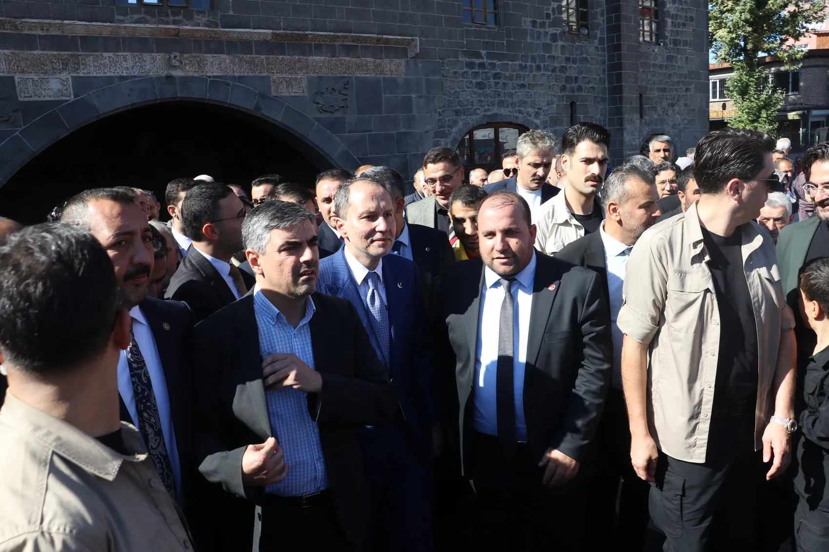Fatih Erbakan Diyarbakır'da ana dil ve terörsüz Türkiye süreci hakkında konuştu