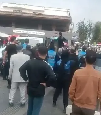 Diyarbakır Sur ilçesinde zabıta ve seyyar satıcı arasında arbede çıktı