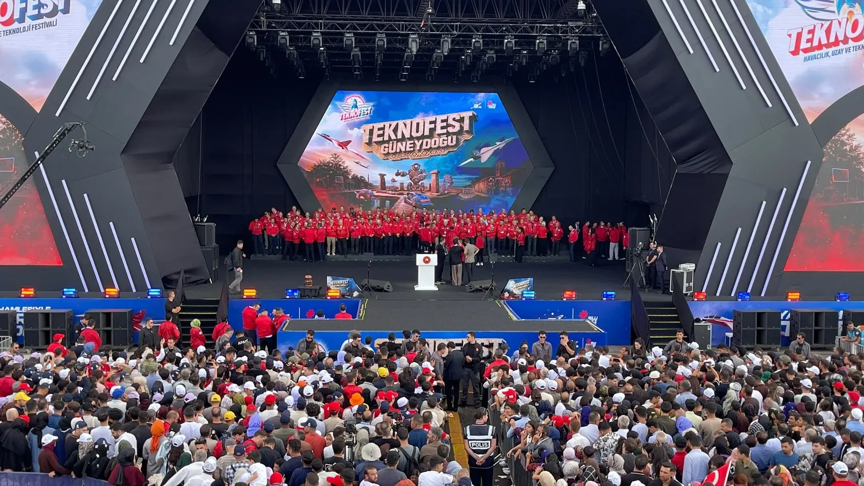 Cumhurbaşkanı Erdoğan Şanlıurfa'da TEKNOFEST gençliğiyle buluştu