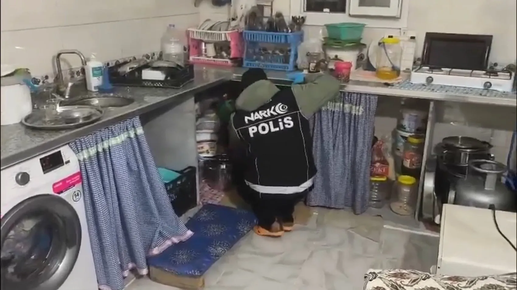 Şanlıurfa ve Birecik'te uyuşturucu operasyonu sonucu 13 kişi tutuklandı