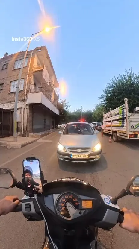 Diyarbakır sokaklarında ters yön tartışması kask kamerasına yansıdı