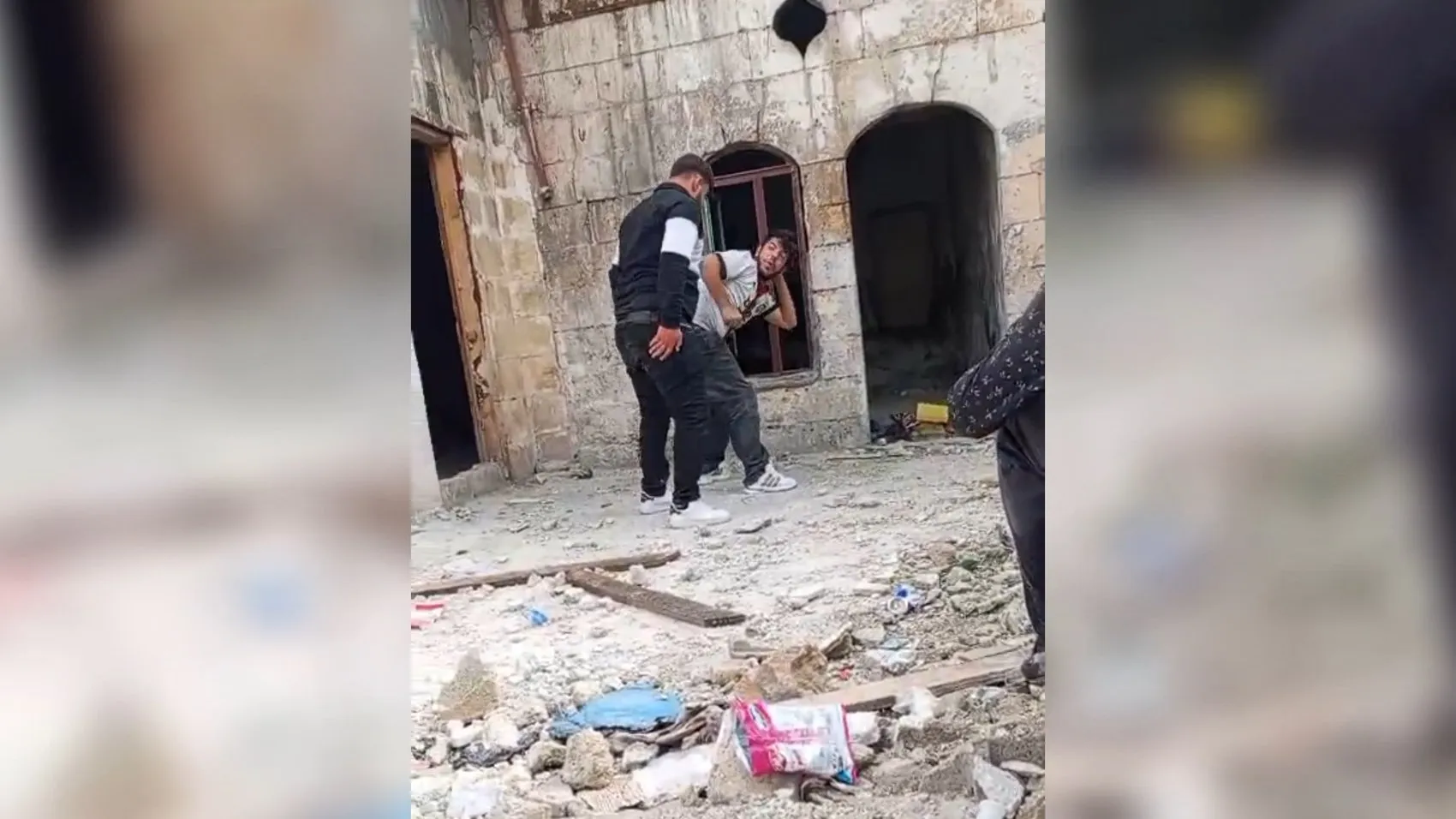 Şanlıurfa'da metruk binada dehşet anları kameraya yansıdı