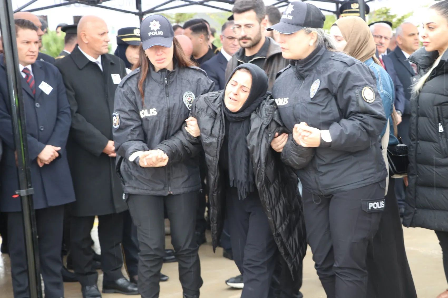 Şehit polis memuru Tayfun Akalan Van'dan Ankara'ya uğurlandı