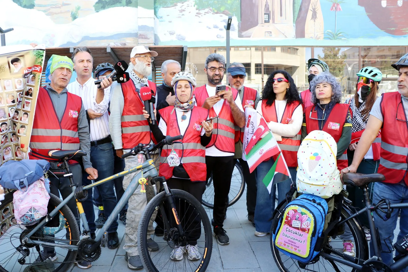 Diyarbakırlı bisikletçiler saldırıda ölen çocuklar için İran yolunda