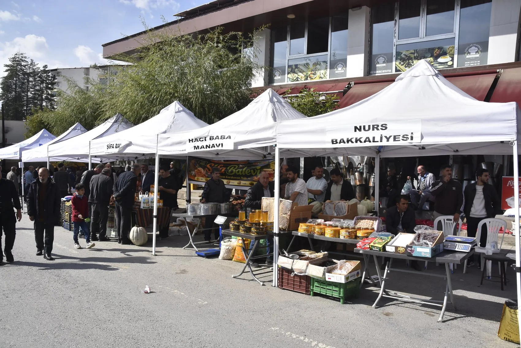 Bitlis Hizan ilçesinde ilk karakovan balı hasadı festivali başladı