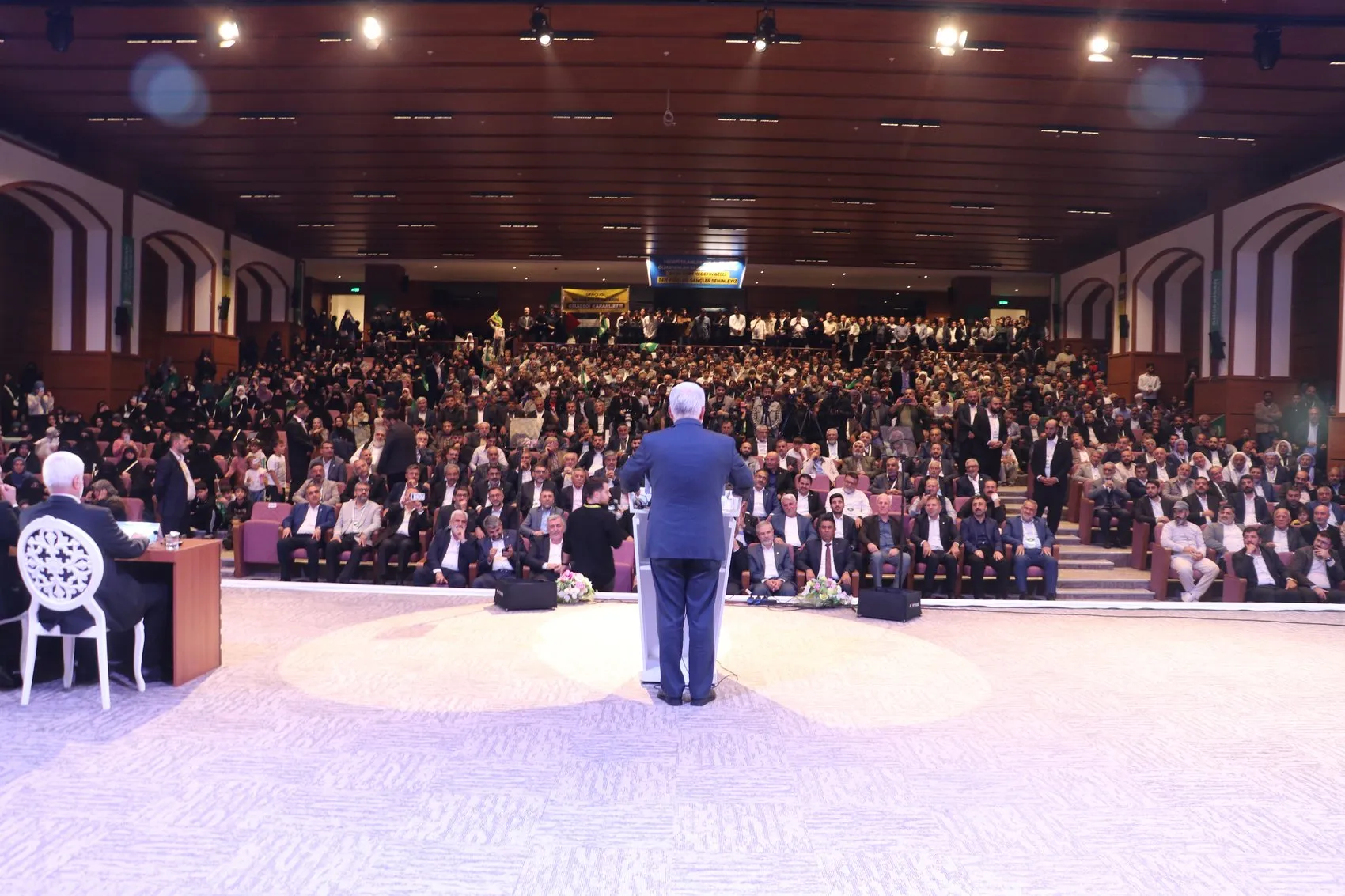 Yapıcıoğlu Diyarbakır'da şiddetin bölgeye verdiği zararlara dikkat çekti
