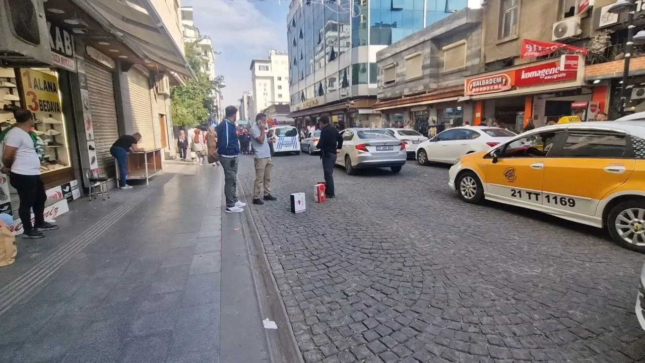 Diyarbakır Sur ilçesinde silahlı saldırı sonucu iki kişi yaralandı
