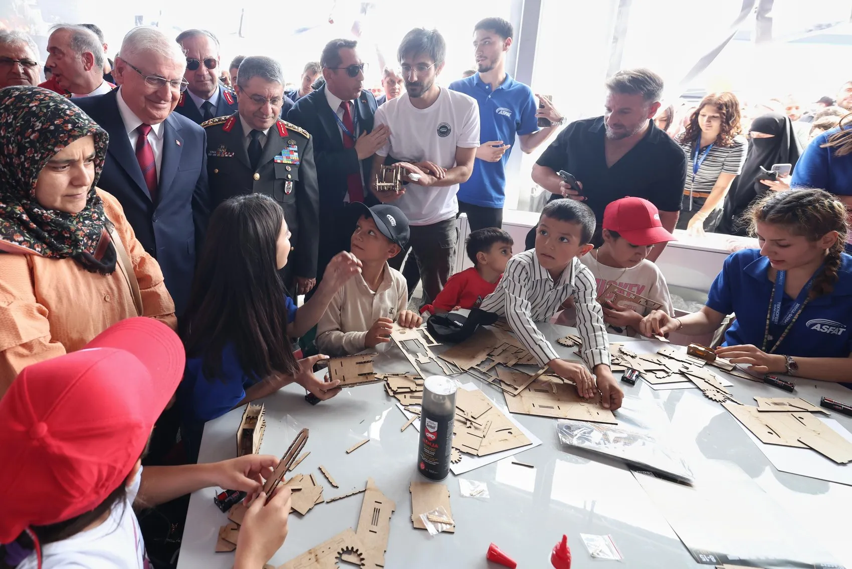 Bakan Güler Şanlıurfa'da TEKNOFEST stantlarını inceledi