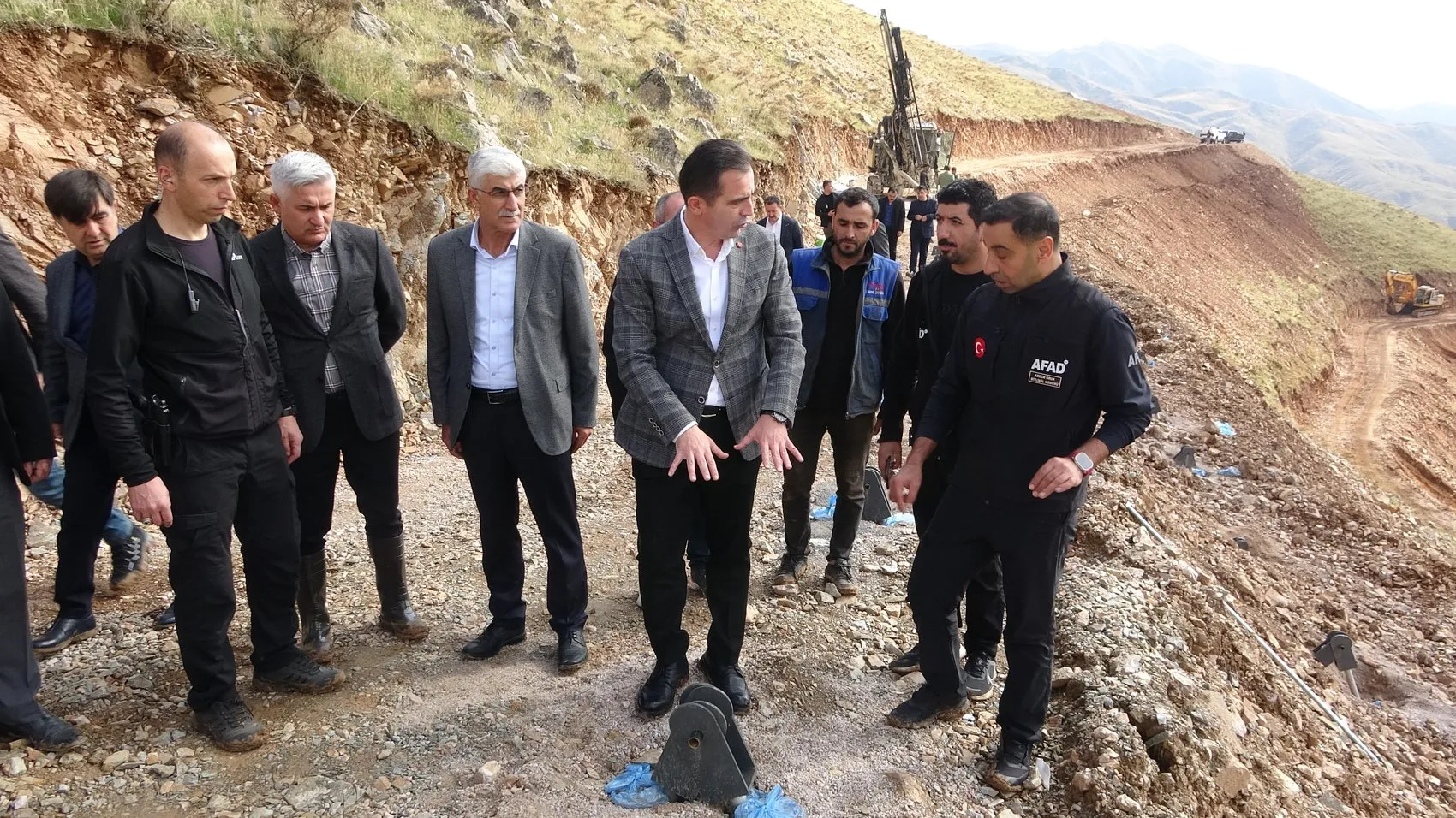 Bitlis'te çığ riskine karşı 1270 metrelik kar perdesi yapılacak