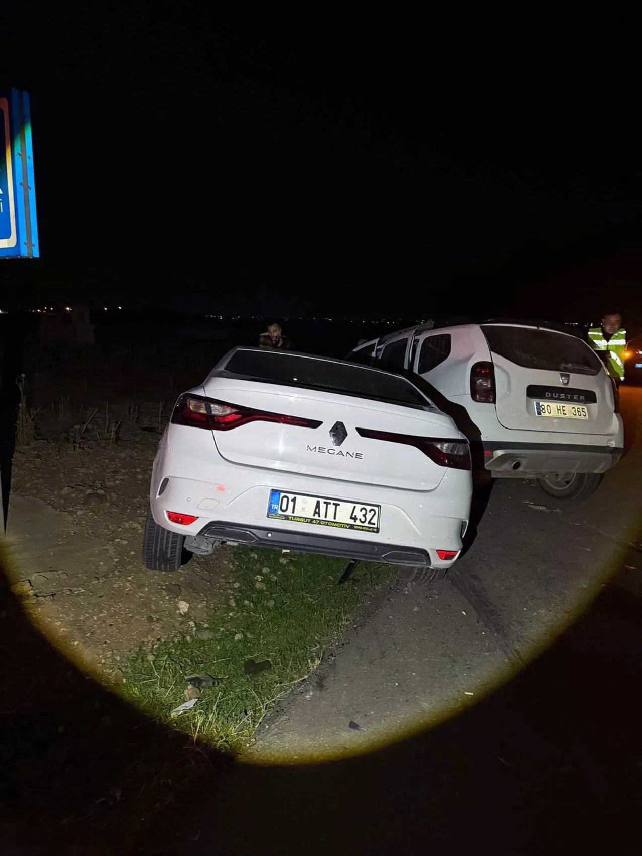 Mardin Derik yolunda iki otomobil çarpıştı 6 kişi yaralandı