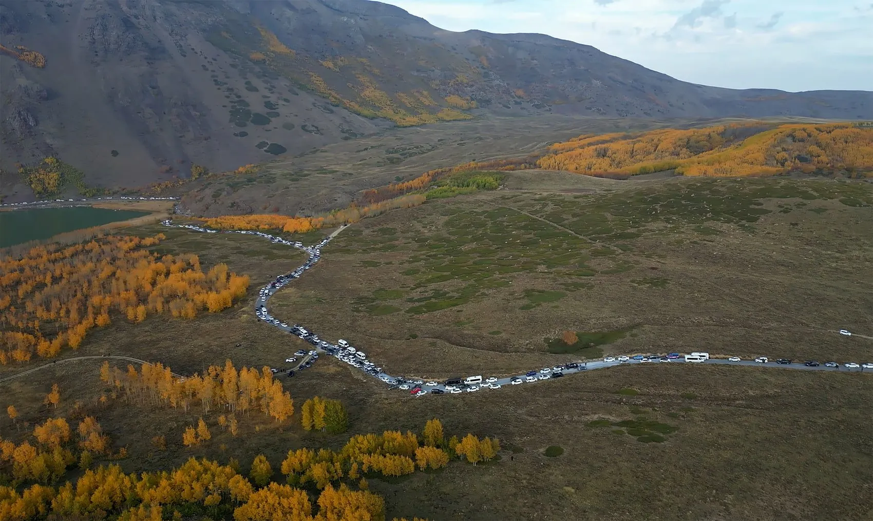 Nemrut Kalderası sonbaharın gelişiyle ziyaretçi akınına uğradı