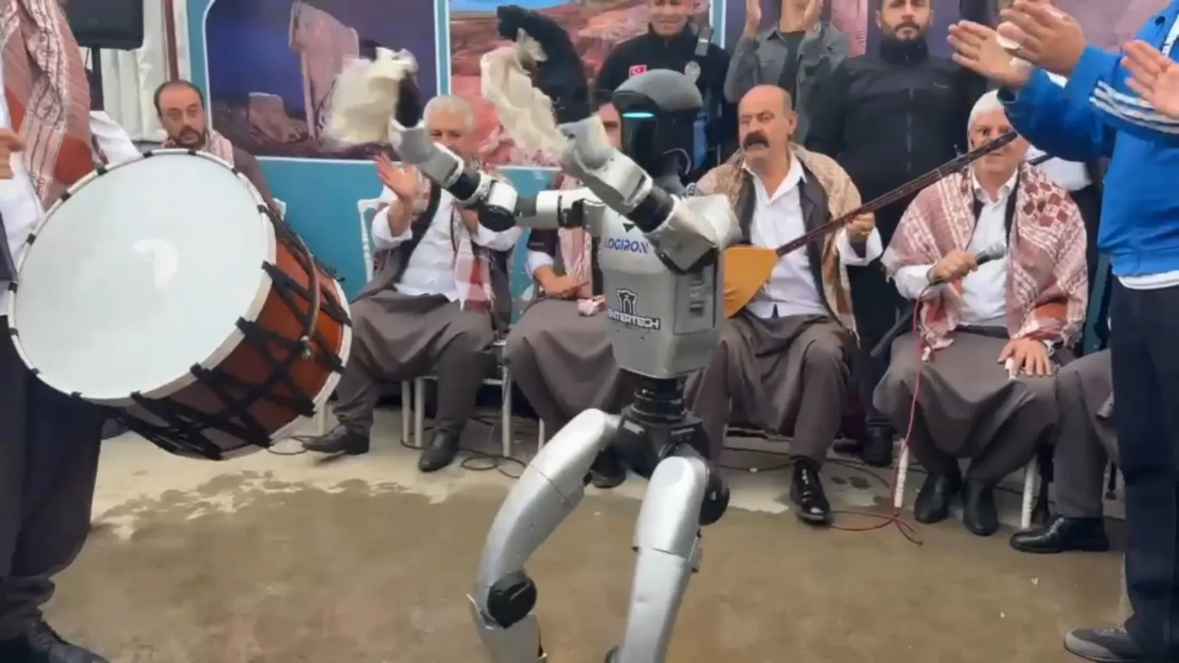 Şanlıurfa'da TEKNOFEST coşkusu yağmura rağmen hız kesmeden devam ediyor
