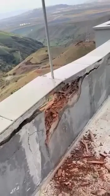 Siirt'te sağanak ve dolu yağışı günlük yaşamı felç etti