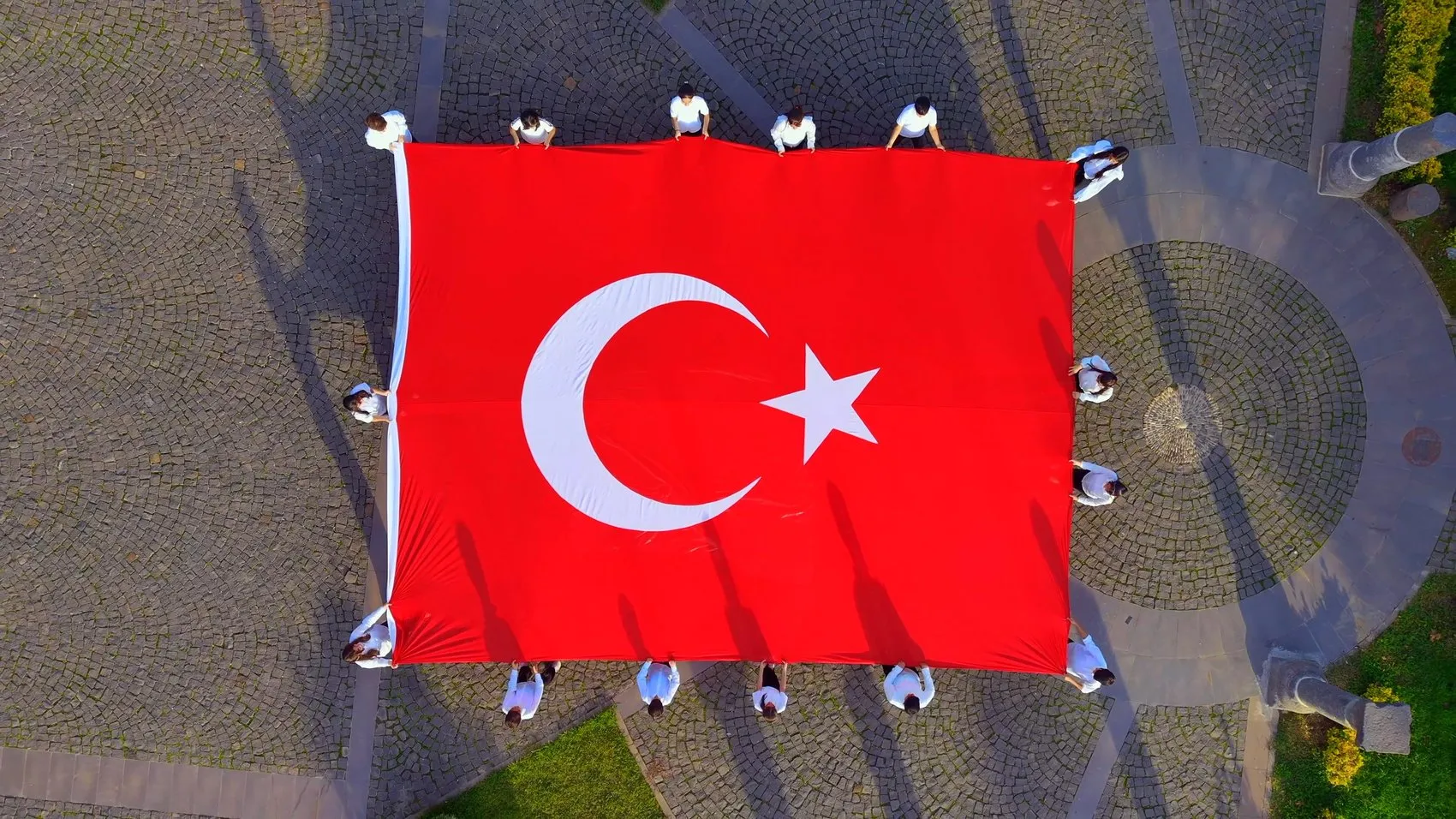 Diyarbakır İçkale'de dev Türk bayrağıyla Cumhuriyet kutlaması