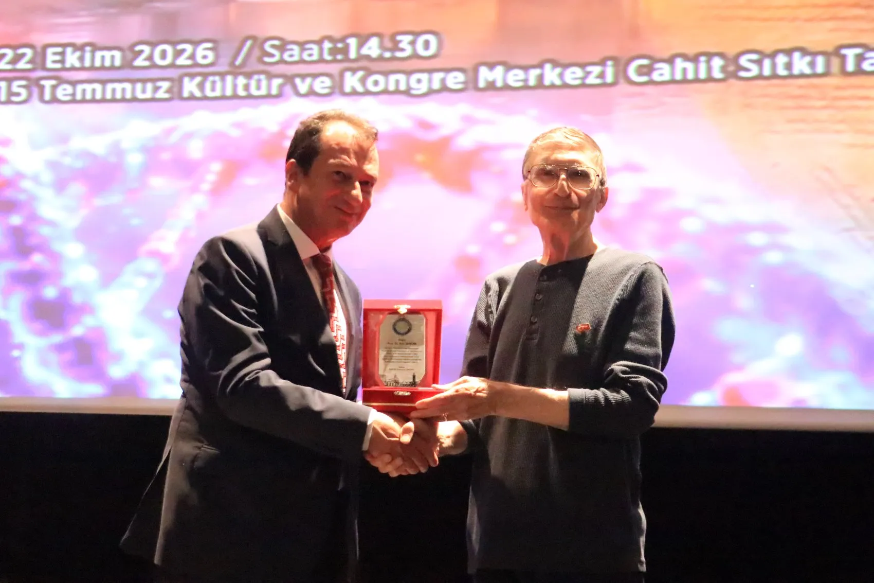 Nobel ödüllü Aziz Sancar Diyarbakır'da öğrencilerle bir araya geldi