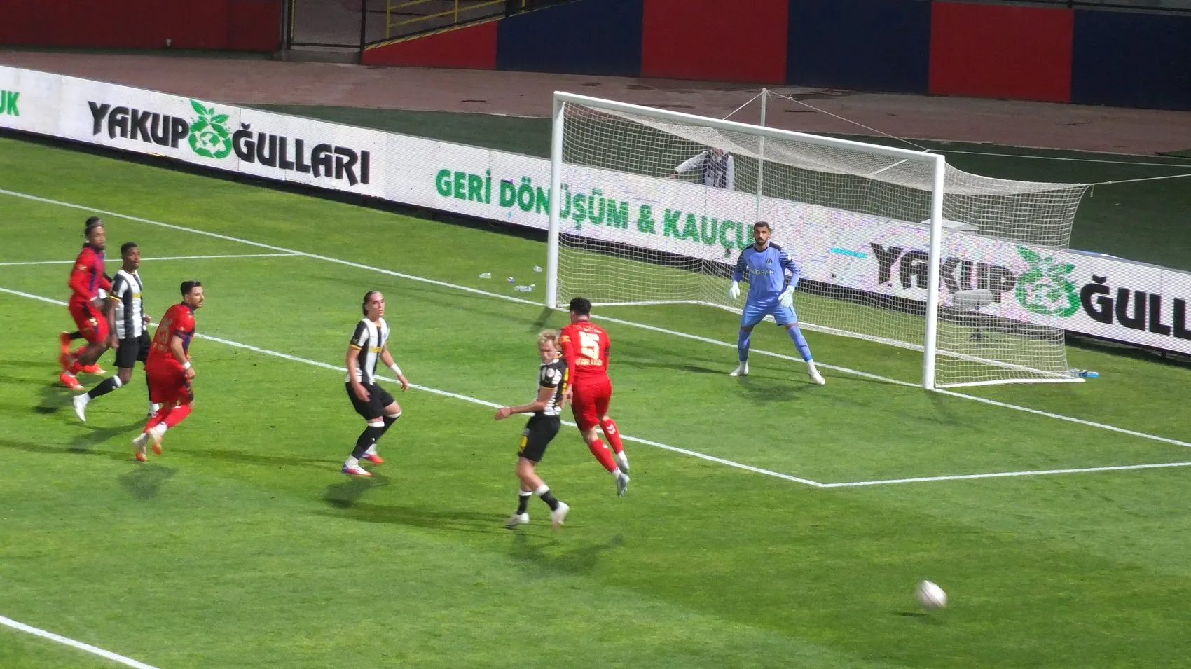 Mardin 1969 Spor evinde Manisa FK engelini iki golle aştı