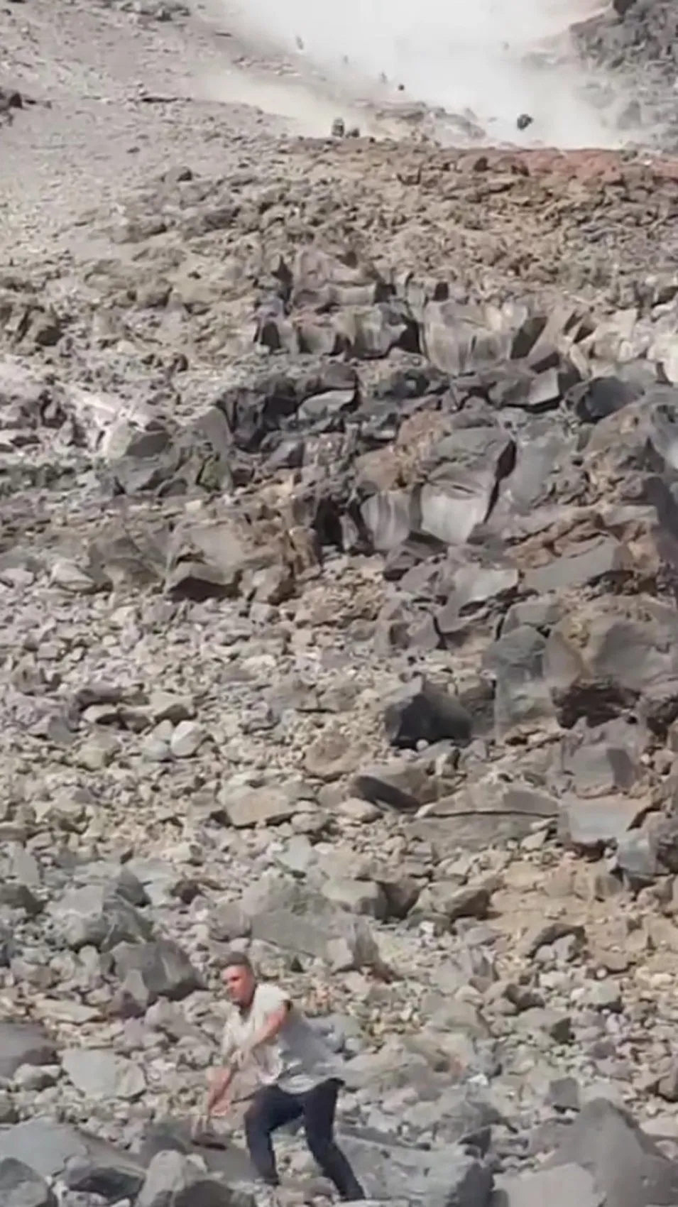 Ağrı Dağı zirve yolunda dağcılar heyelan tehlikesiyle karşı karşıya kaldı