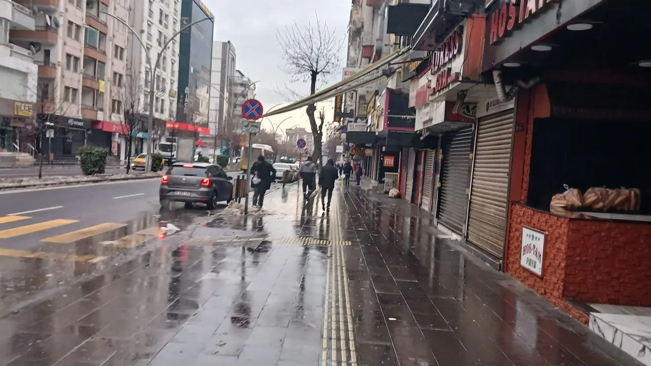 Diyarbakır'da yağmur sevinci: Karlar eridi, kent rahat bir nefes aldı, sıra temizlikte - Diyarbakır Son Dakika | Diyarbakır Haber, Amedspor, Amed,