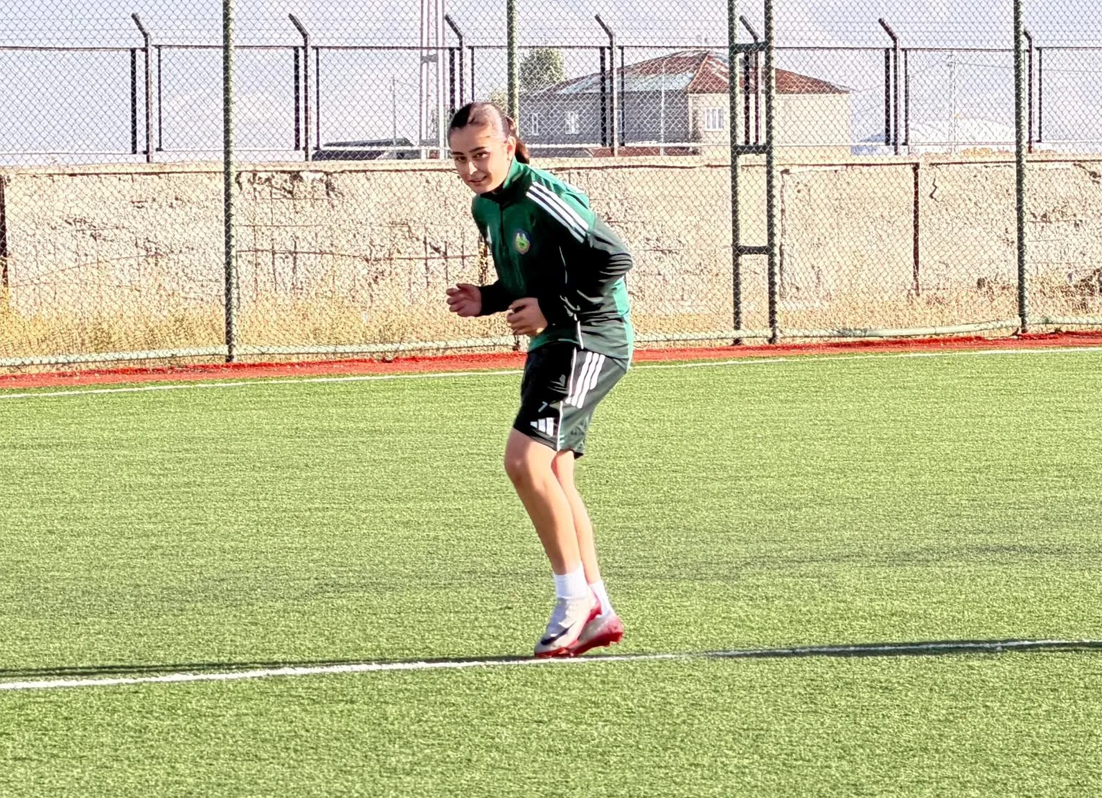 Yüksekovalı futbolcu kız kardeşlerin hedefi milli forma