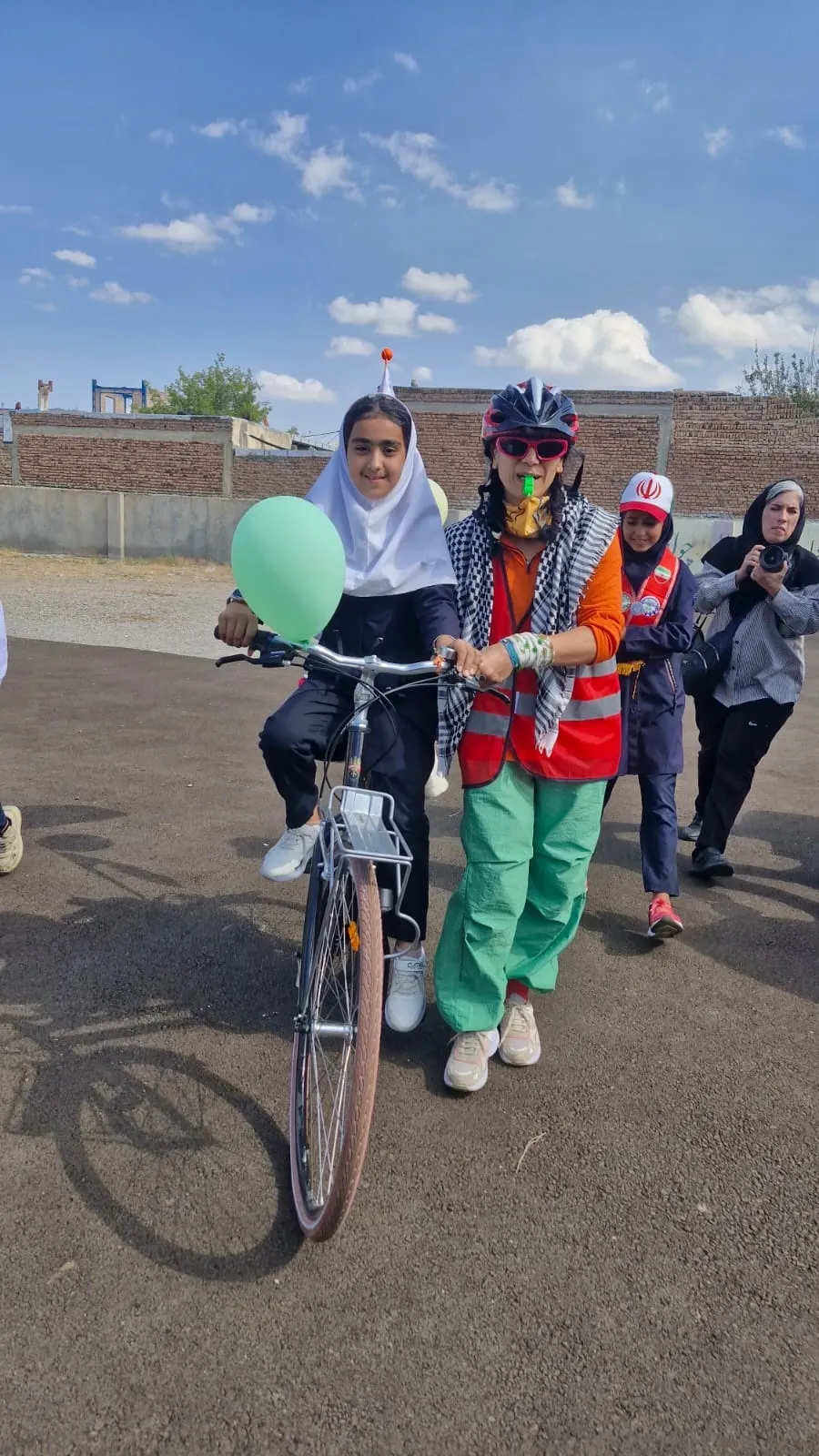 İran'da öldürülen çocuklar için 2 bin 865 kilometre pedal çevirdiler