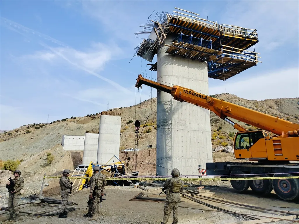 Diyarbakır'daki viyadük faciası davasında yeni bilirkişi raporu kararı