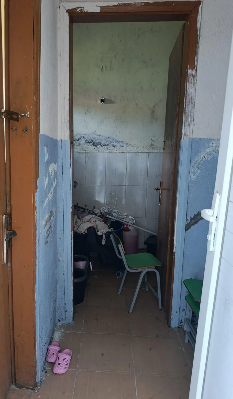Sahneledikleri oyunun geliriyle ilkokulu baştan sona yenilediler