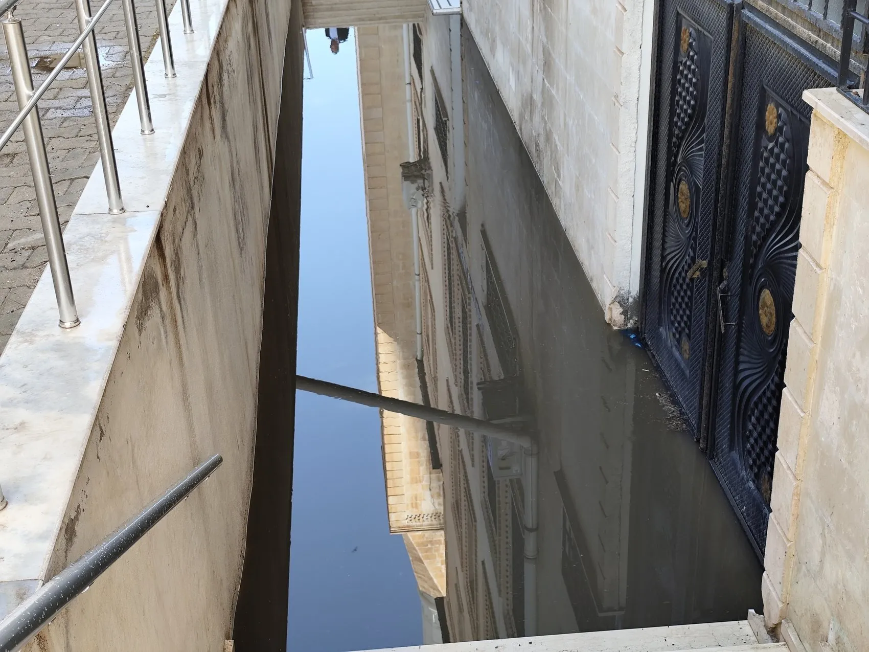 Mardin'de şiddetli yağış hayatı felç etti
