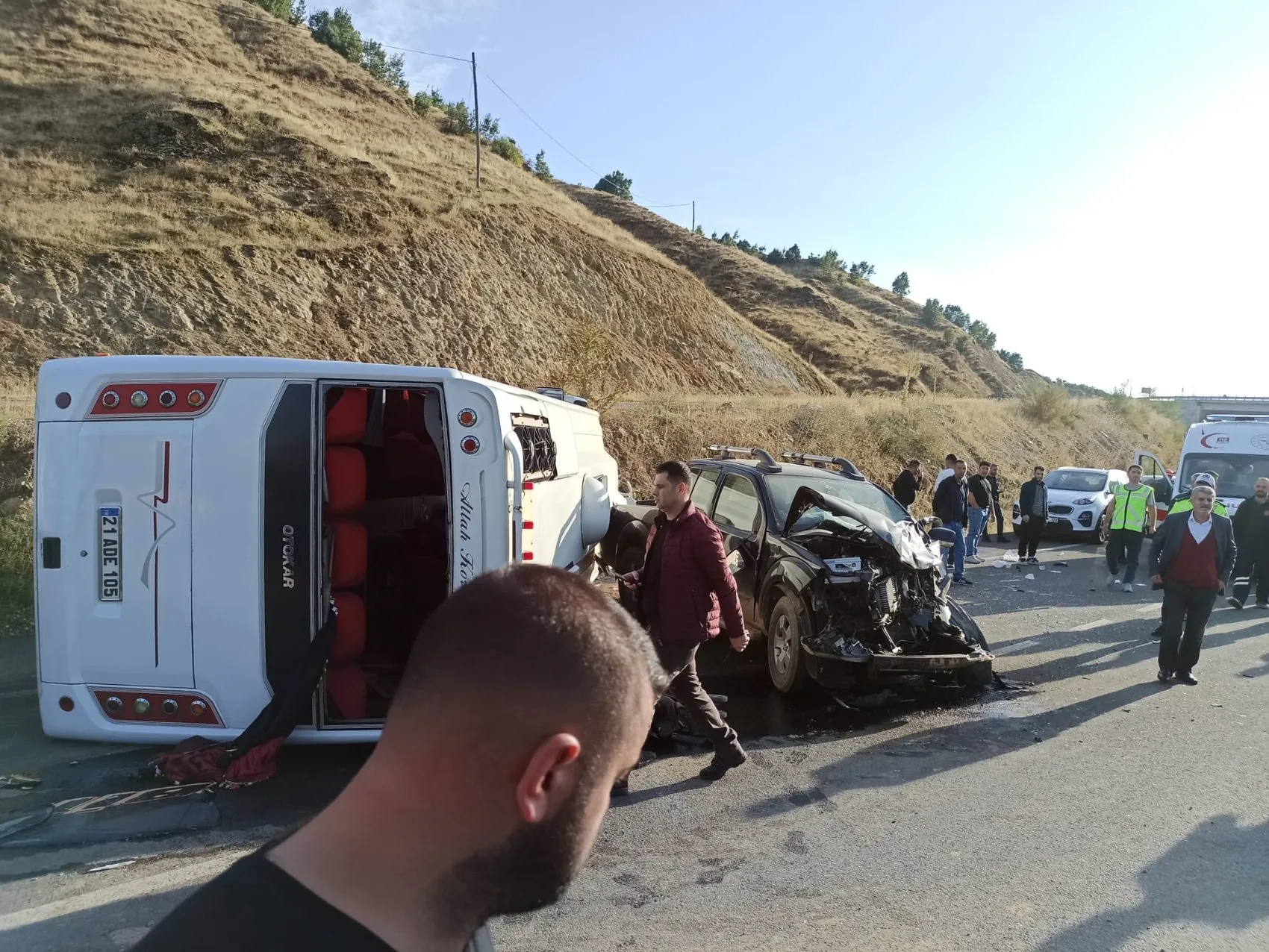 Bingöl yolunda midibüs ve kamyonet çarpıştı