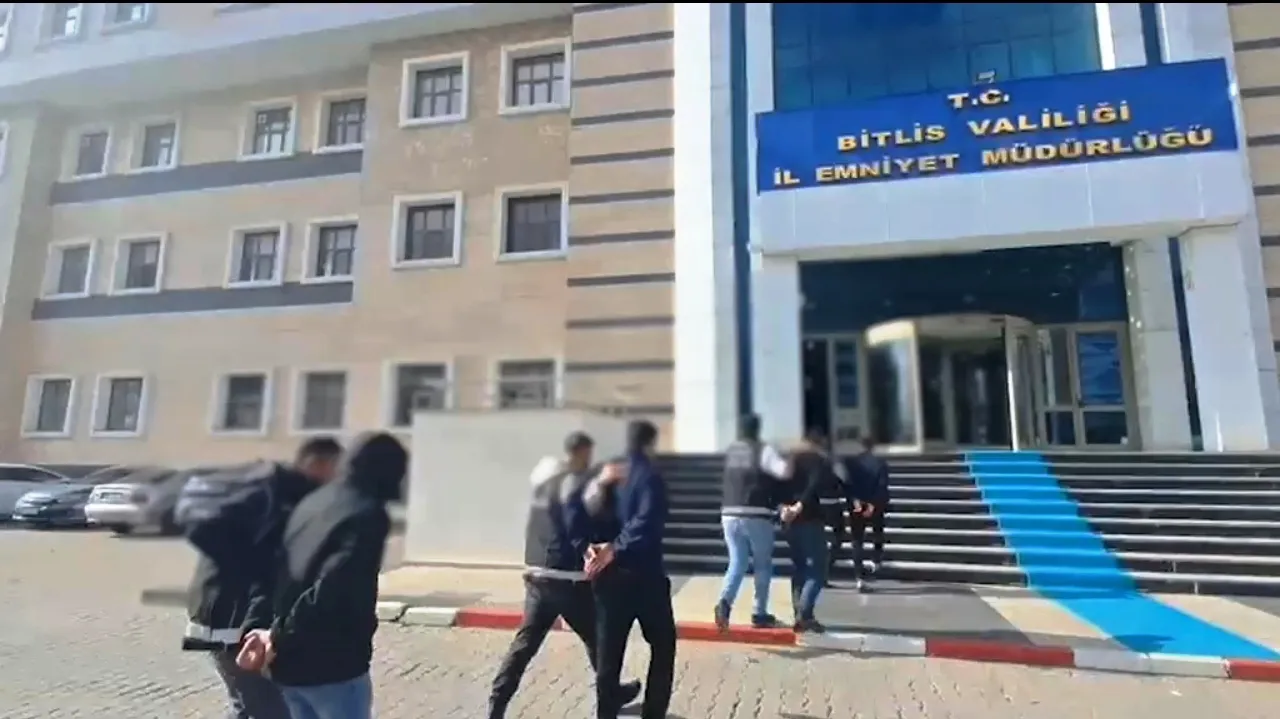 Bitlis merkez ve üç ilçede uyuşturucu operasyonu: 13 kişi tutuklandı