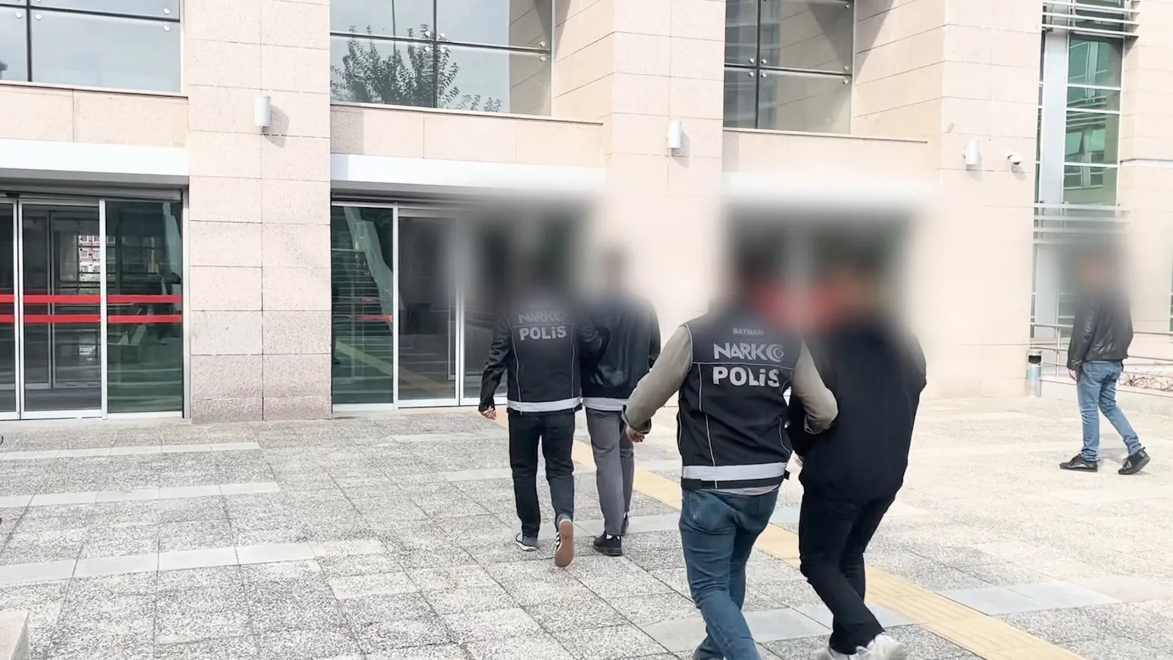 Batman girişinde yakıt deposuna gizlenmiş uyuşturucu operasyonu