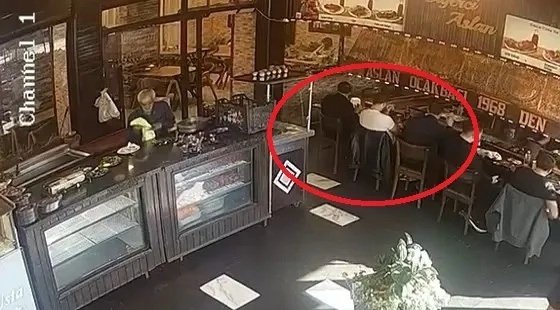 Diyarbakırda ciğercide nefes borusuna salatalık kaçan müşteri kurtarıldı