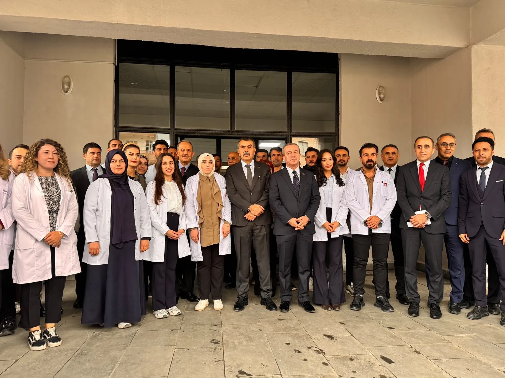 Bakan Tekin Hakkari ziyaretinde birlik ve beraberlik mesajları verdi