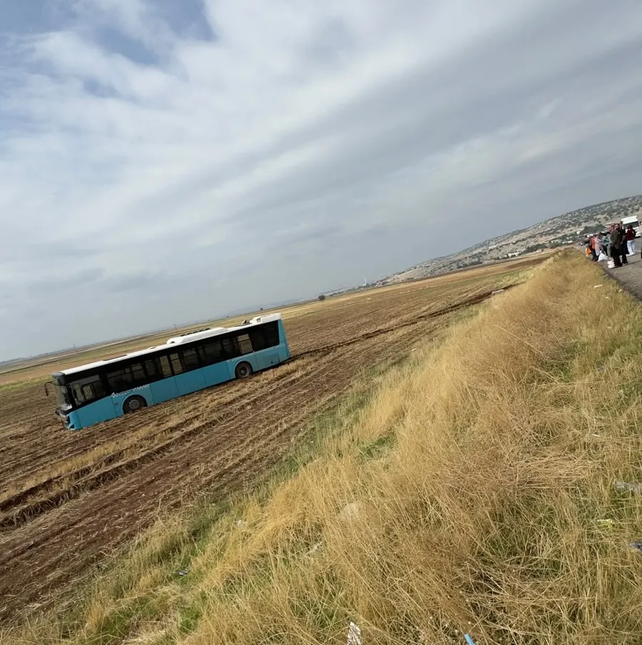 Diyarbakır'da yolcu otobüsü kontrolden çıkarak tarlaya girdi
