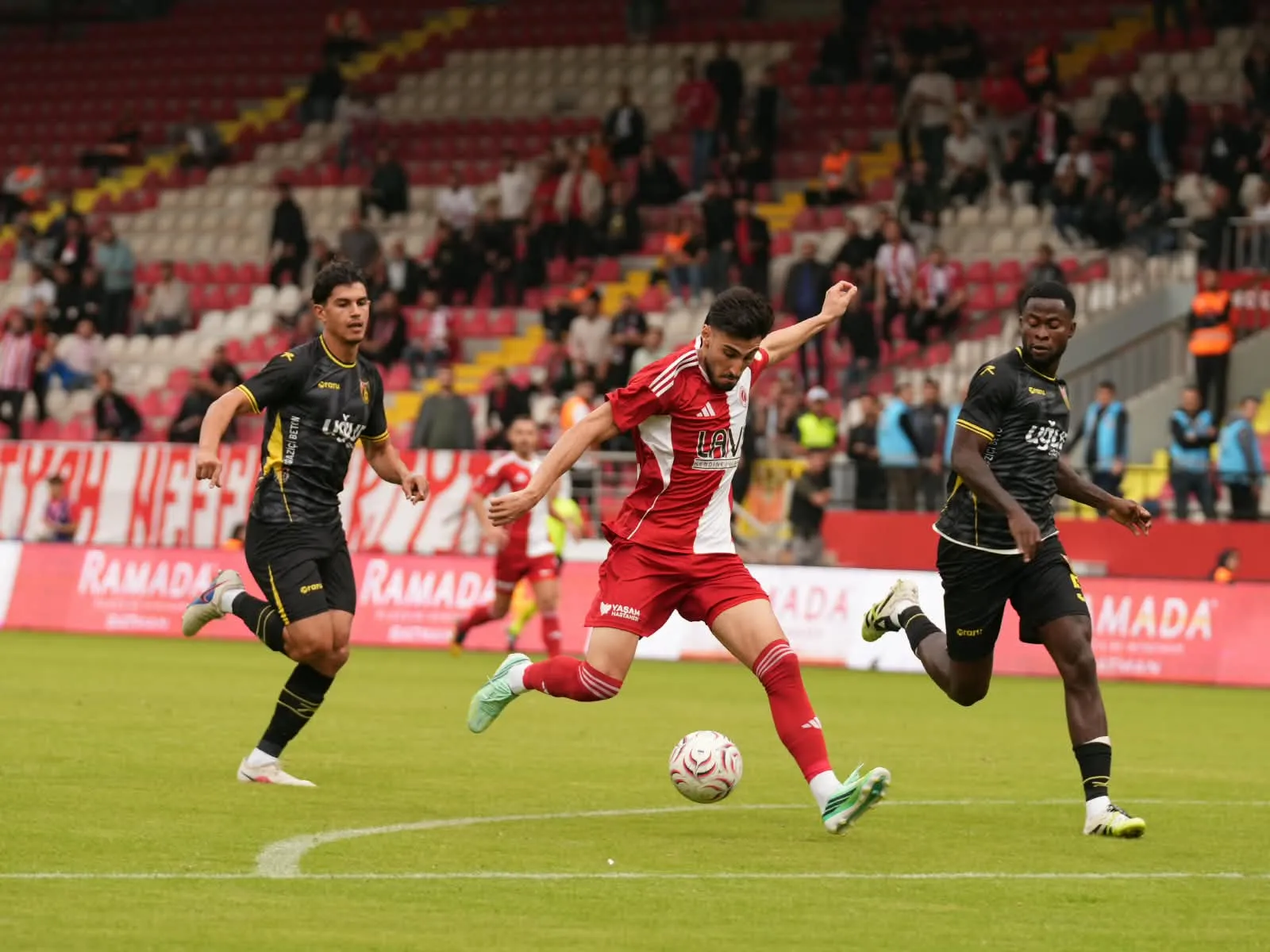 Batman Petrolspor evinde İstanbulspor engelini dört golle aştı