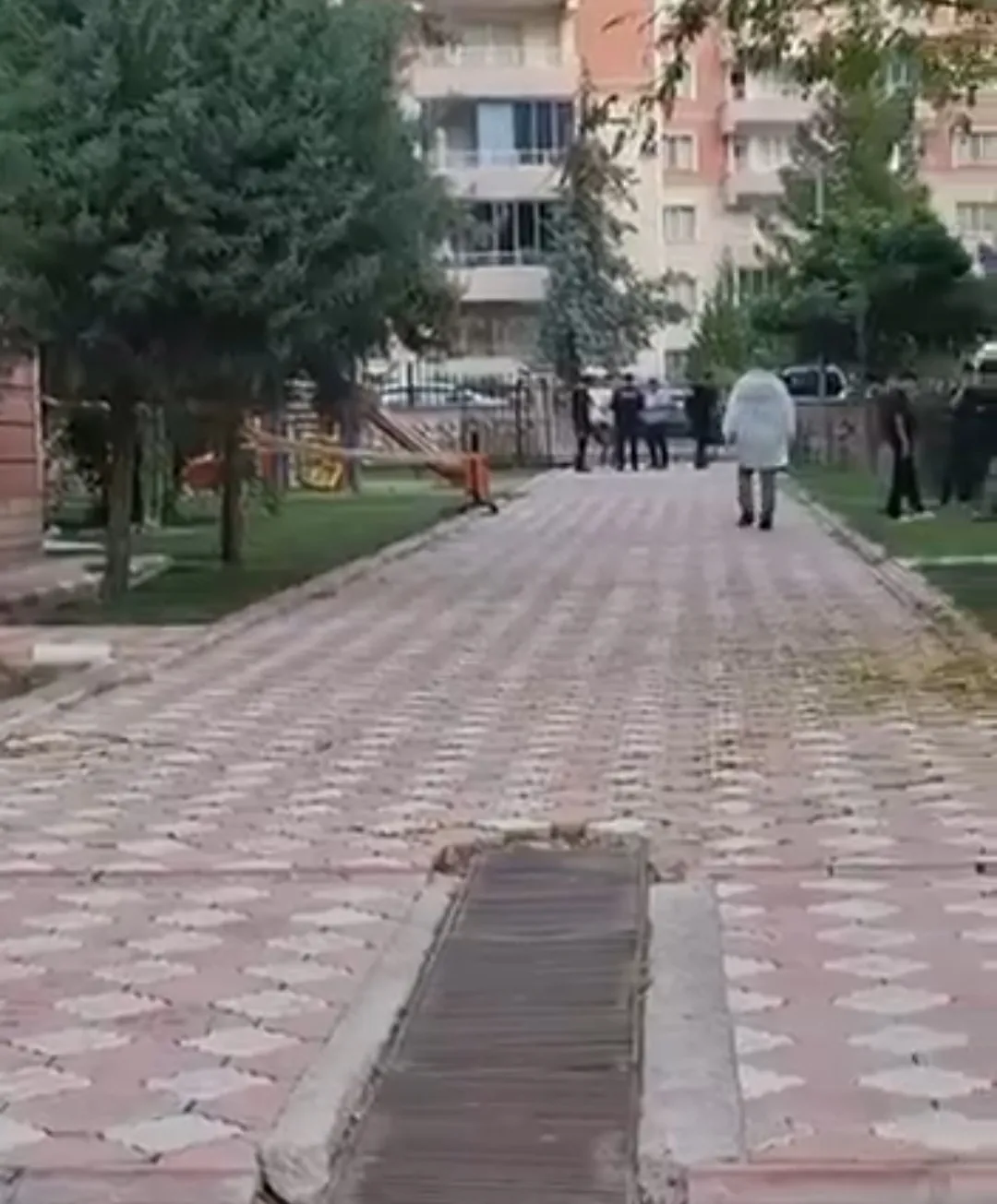 Batman'da balkondan düşen genç kadın hayatını kaybetti