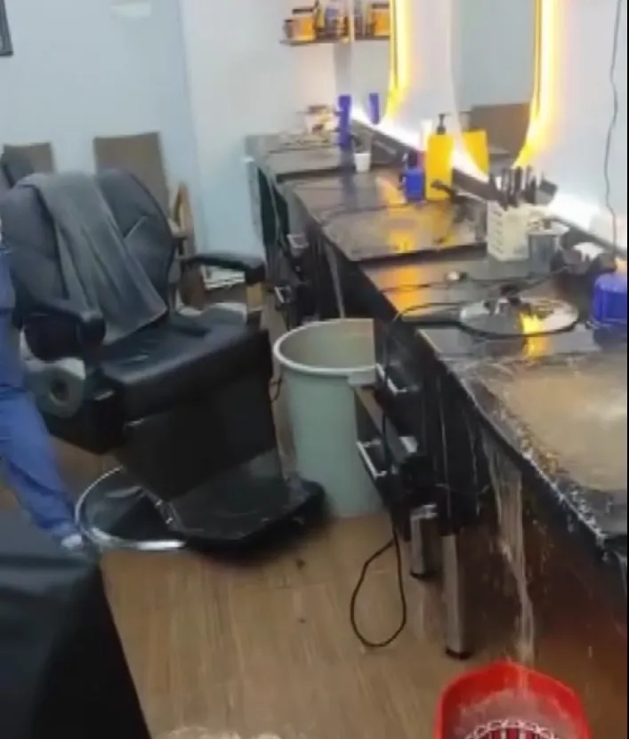 Diyarbakır'da şiddetli sağanak hayatı felç etti