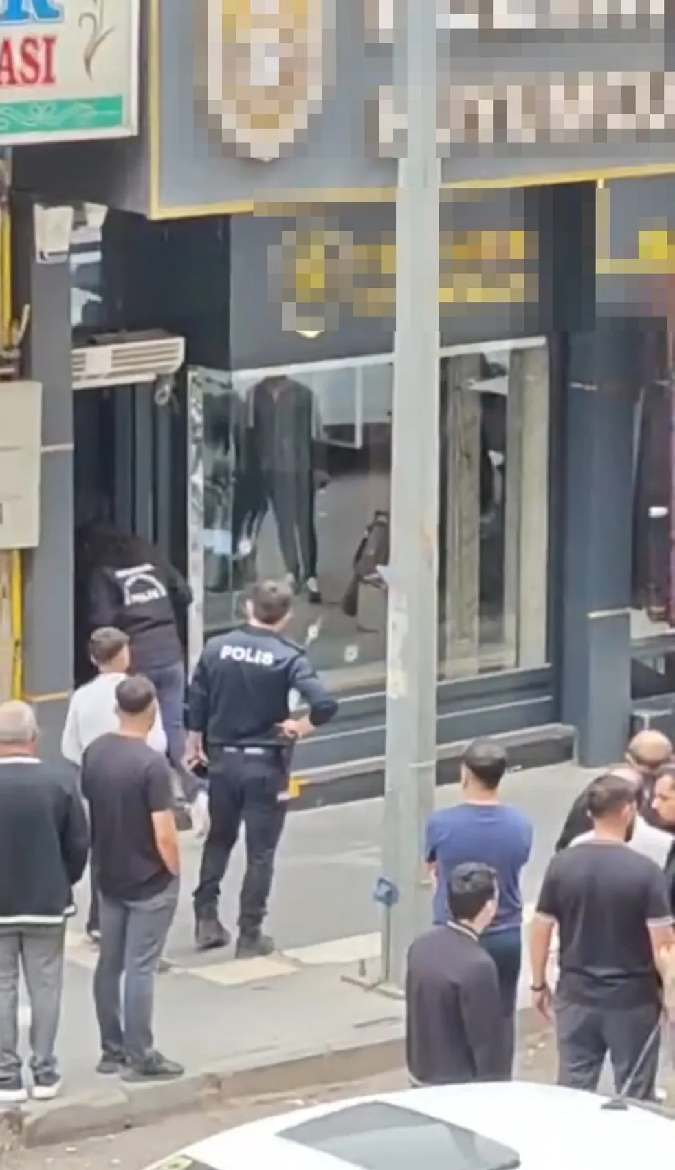 Mardin Kızıltepe'de kuyumcu dükkanına gece saatlerinde silahlı saldırı düzenlendi