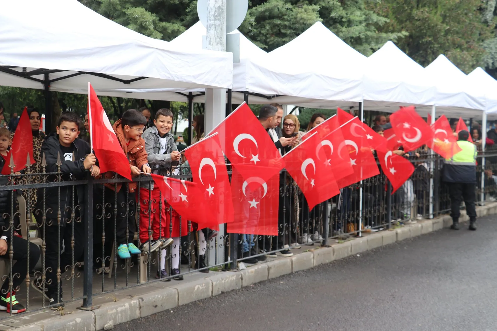 Diyarbakır Cumhuriyet Bayramı coşkusunu meydanlarda kutladı