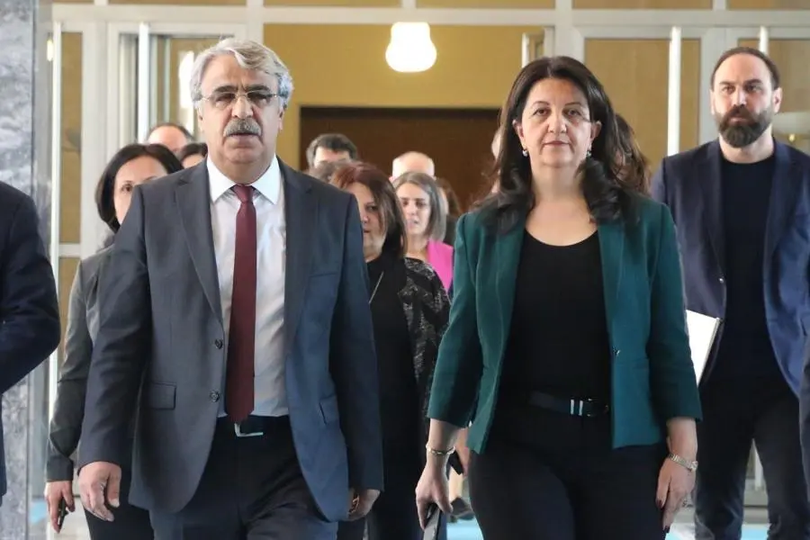 Pervin Buldan ve Mithat Sancar, AKP'li Efkan Ala ile görüştü - Evrensel