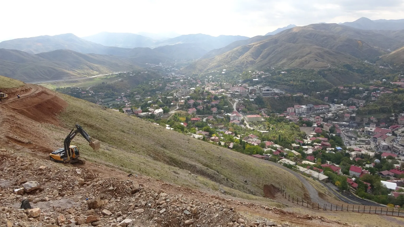Bitlis'te çığ riskine karşı 1270 metrelik kar perdesi yapılacak