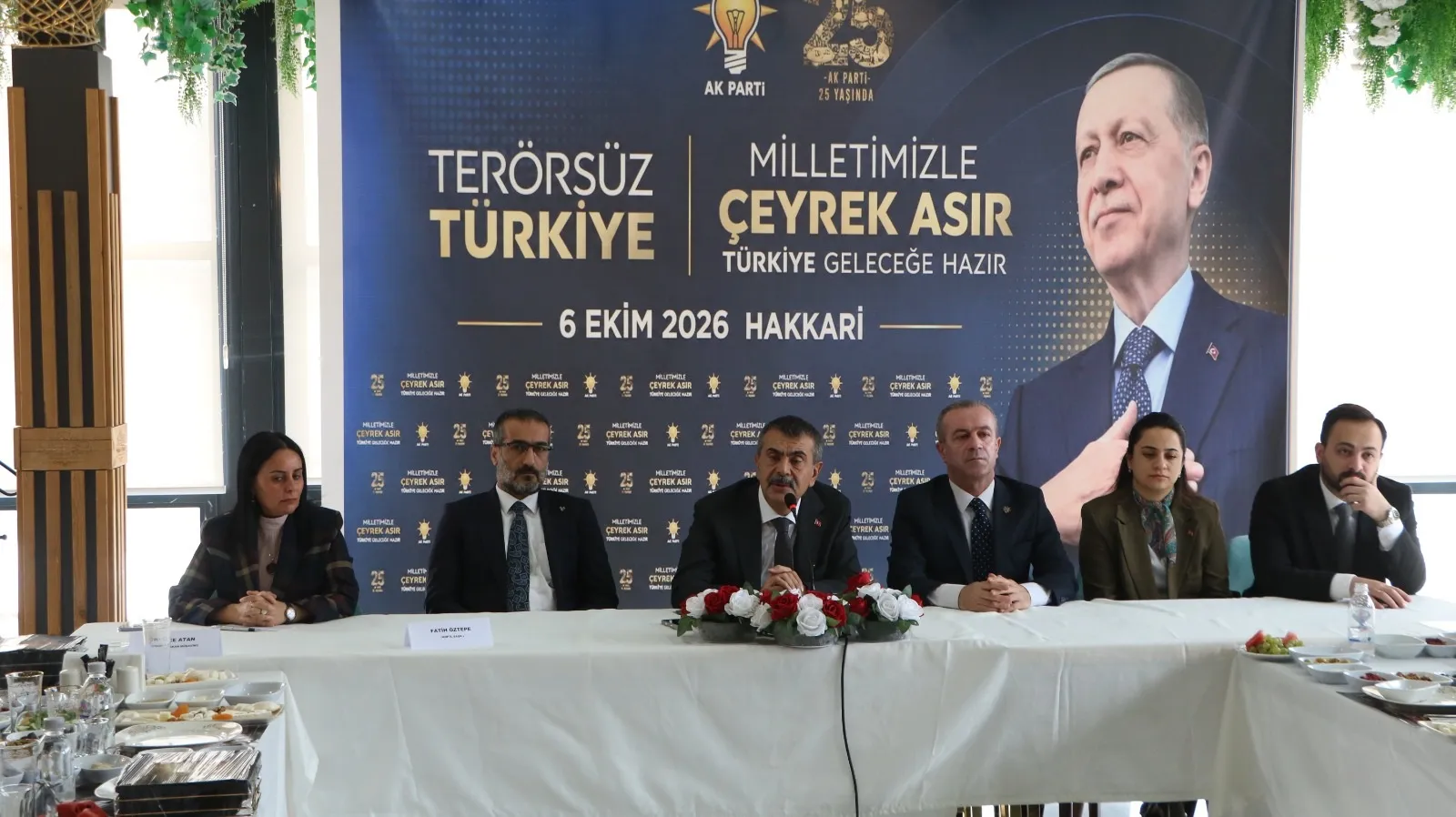 Bakan Tekin Hakkari'de birlik mesajı verdi
