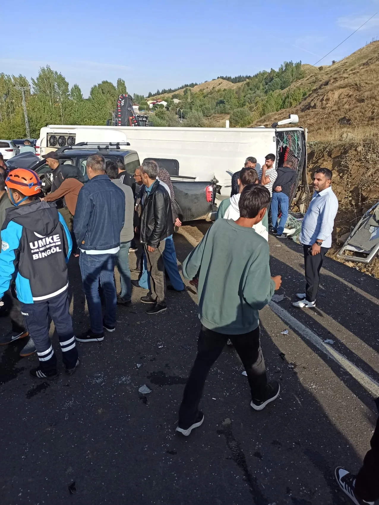 Bingöl yolunda midibüs ve kamyonet çarpıştı