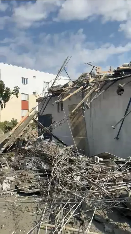 Cizre'de inşaat halindeki evin ikinci katı çöktü: 5 yaralı