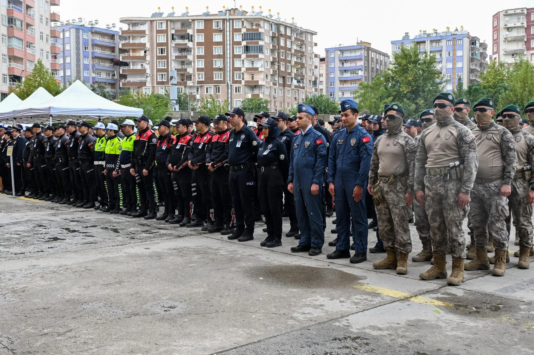 Diyarbakır'da görevli polis memuru Abdülkadir Bulut son yolculuğuna uğurlandı
