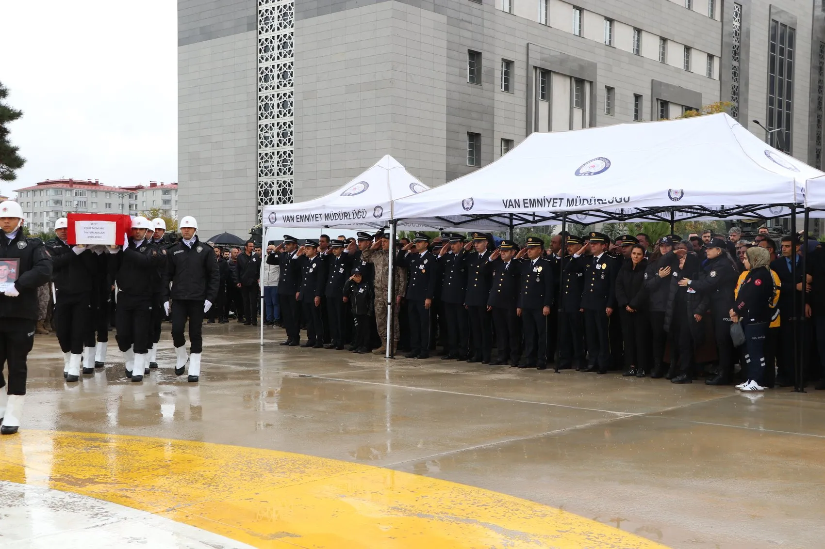 Şehit polis memuru Tayfun Akalan Van'dan Ankara'ya uğurlandı