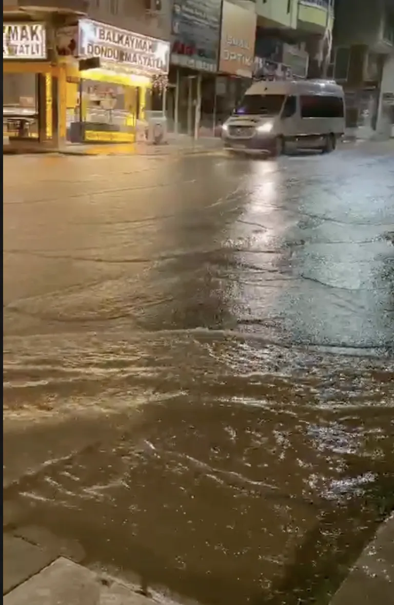 Elazığ sağanak yağışla birlikte zor anlar yaşadı